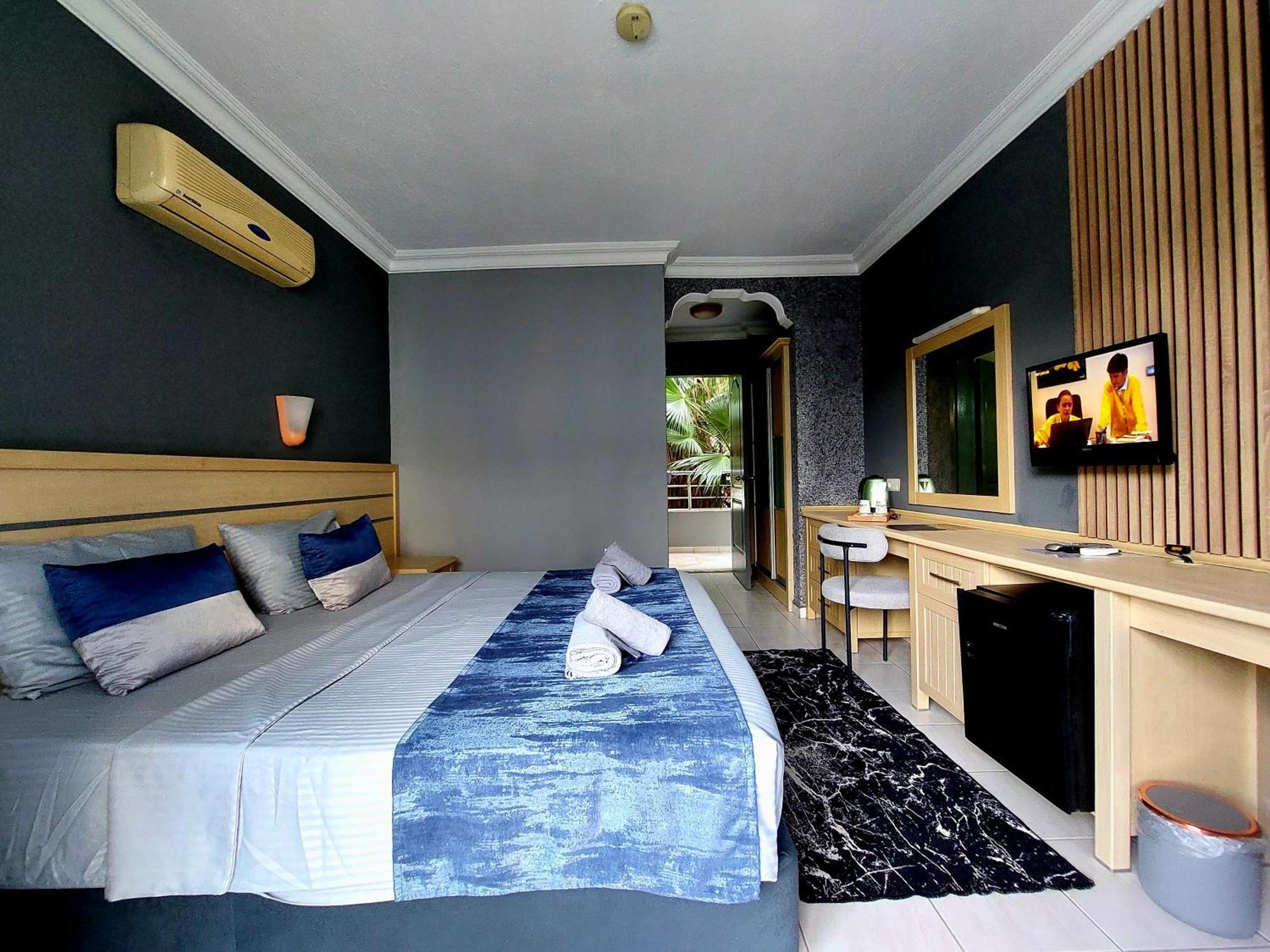 Summer Rose Hotel 3*