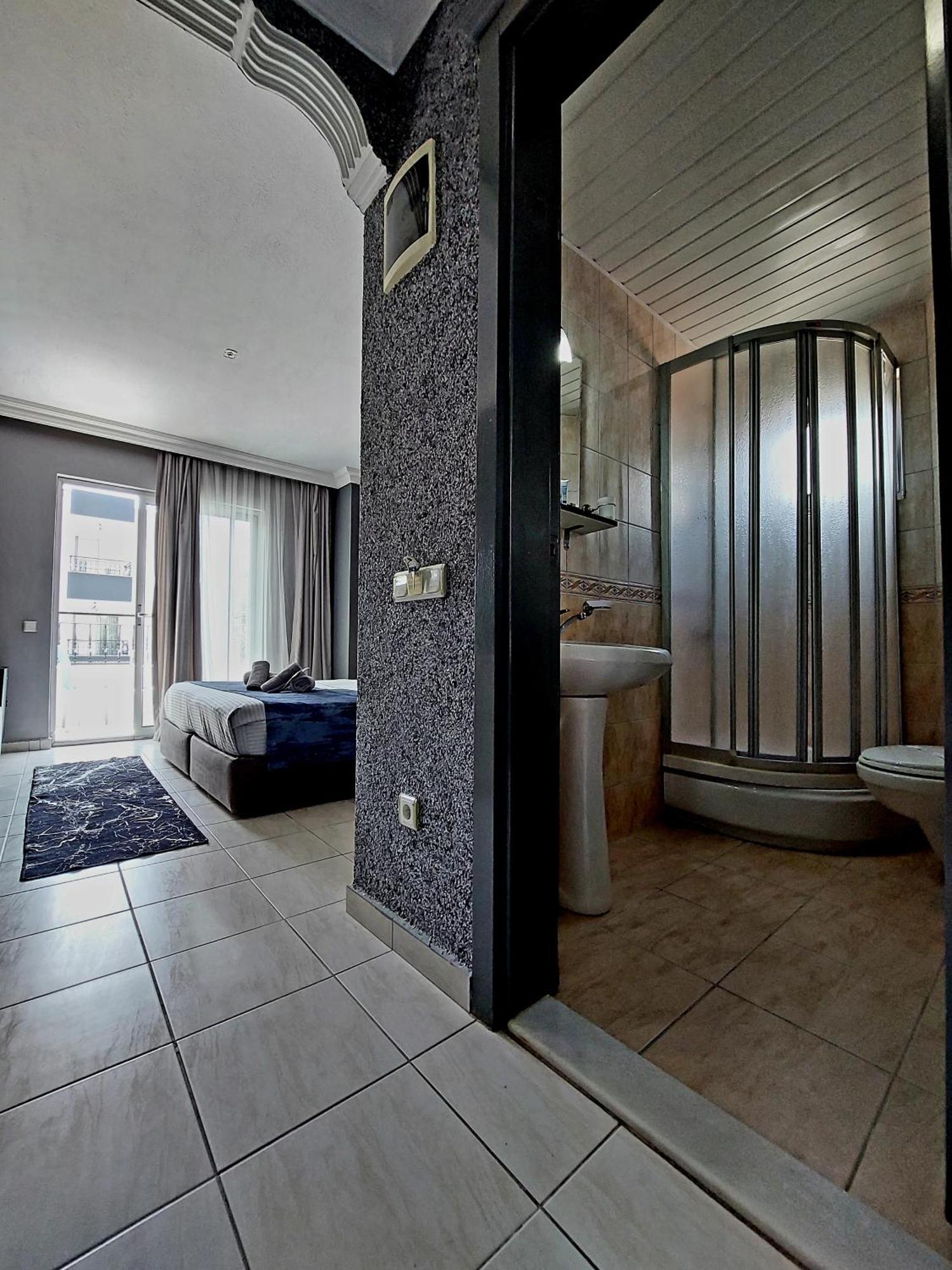 Hotel Summer Rose Side